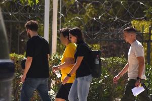 Μεταγωγή στον ανακριτή της 43χρονης για την δολοφονία του 46χρονου αδερφού της στην Νέα Σμύρνη
