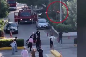 To Tesla που «λαμπάδιασε» την ώρα που φόρτιζε σε πάρκινγκ στην Αγία Παρασκευή