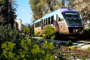 Τρένο στον προαστιακό
