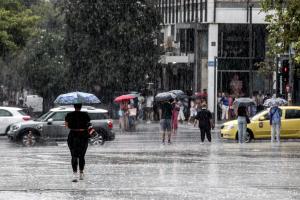 Βροχή στο κέντρο της Αθήνας