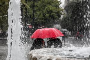 καιρός φθινόπωρο βροχή ομπρέλα