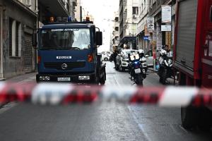 Κλειστή η Σωκράτους στην Ομόνοια για ύποπτο όχημα