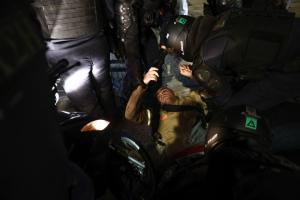 Επίθεση αστυνομικών σε πυροσβέστες