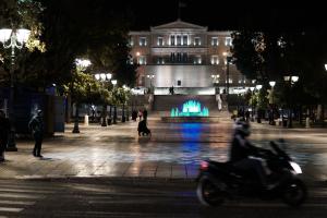 Το Σύνταγμα βράδυ