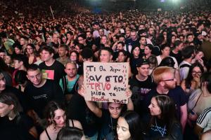 Κόσμος στο Καλλιμάρμαρο στη συναυλία για τα Τέμπη