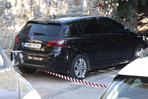 Σφαίρα στο πίσω τζάμι αυτοκινήτου