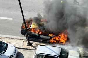 Αυτοκίνητο στις φλόγες