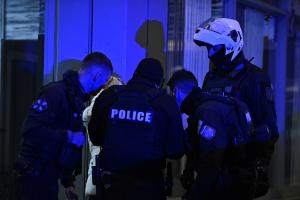 Αστυνομικοί στην Κυψέλη όπου έπεσαν πυροσβολισμοί