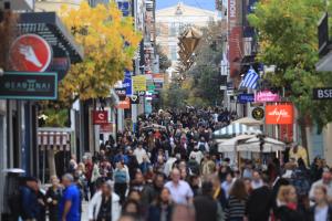 Εορταστική κίνηση στην Ερμού