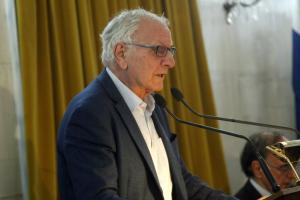 Ο Κώστας Χαρδαβέλλας