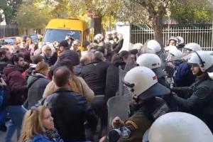 ΜΑΤ κατά διαδηλωτών στα Άνω Πατήσια