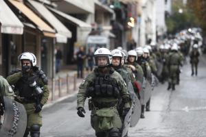 ΜΑΤ αστυνομικοί