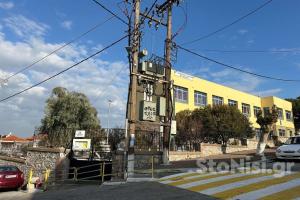 Ο μετασχηματιστής που εξερράγη έξω από σχολείο στη Μυτιλήνη