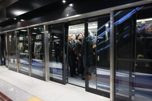 Κόσμος μέσα στο μετρό Θεσσαλονίκης
