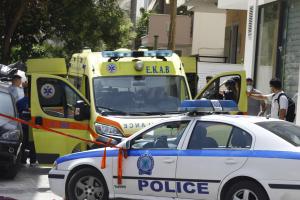 Περιπολικό και ασθενοφόρο του ΕΚΑΒ