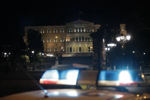 Περιπολικό έξω από τη Βουλή