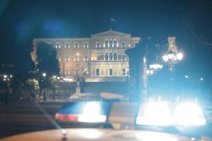 Περιπολικό μπροστά στη Βουλή