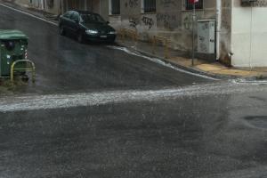Βροχή δρόμος - αυτοκίνητο