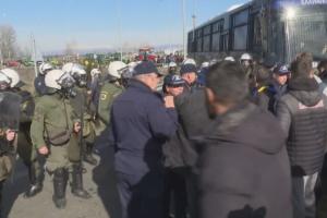 Αγρότες και ΜΑΤ στην Καρδίτσα