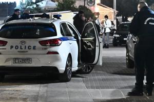 Περιπολικό και αστυνομικοί