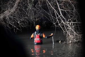 Δύτης στις έρευνες στον Πηνειό για τον 39χρονο αγνοούμενο στη Λάρισα