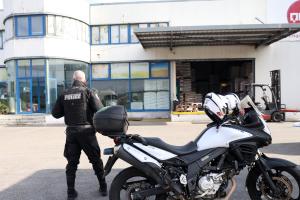 Αστυνομία έξω από την επιχείρηση στις Μαλάδες