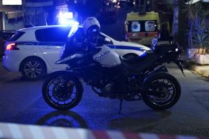 Περιπολικό μηχανή της ΕΛΑΣ και ασθενοφόρο του ΕΚΑΒ