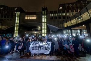 Συγκέντρωση διαμαρτυρίας μπροστά στο Ευρωπαϊκό Κοινοβούλιο στις Βρυξέλλες με κεντρικό σύνθημα «Δεν έχω οξυγόνο» για την τραγωδία στα Τέμπη, 25/01/2025