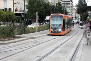ΤΡΑΜ ΠΕΙΡΑΙΑΣ ΣΥΓΚΡΟΥΣΤΗΚΕ ΜΕ ΙΧ