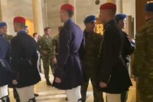 Εύζωνες στη Βουλή