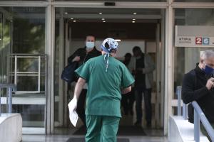 Νοσηλευτής σε νοσοκομείο