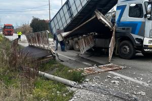 Ατύχημα με νταλίκα