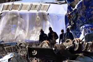 Κλιμάκιο της ΔΑΕΕ στο Κουλούρι στα συντρίμμια των τρένων του εγκλήματος των Τεμπών