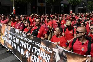Πορεία εποχικών πυροσβεστών
