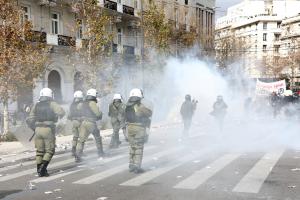 ΜΑΤ ρίχνουν χημικά