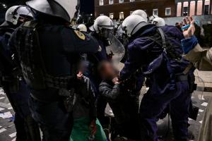 Σύλληψη διαδηλωτή μπροστά στη Βουλή