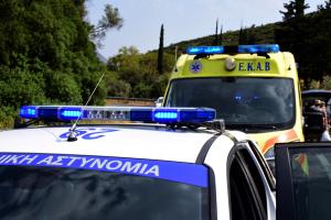 Περιπολικό της αστυνομίας και ασθενοφόρο του ΕΚΑΒ
