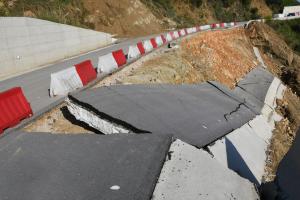 ΚΑΤΕΡΡΕΥΣΕ Ο ΔΡΟΜΟΣ ΛΑΡΙΣΑΣ ΒΟΛΟΥ
