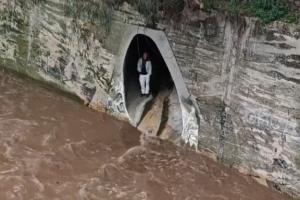 Άνθρωπος στο ρέμα Προμπονά