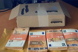 Χρήματα σε κουτί