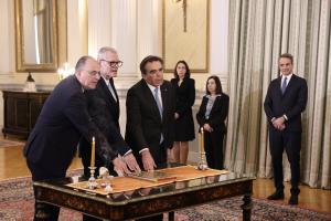 Ορκωμοσία των νέων υπουργών Σχοινά, Τουρνά και Λαζαρίδη