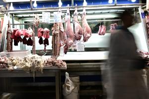 Αρνιά στην Βαρβάκειο για το πασχαλινό τραπέζι