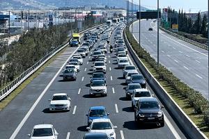 Αυτοκίνητα στην Αττική Οδό