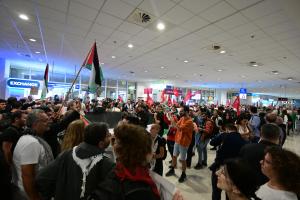 Υποδοχή μελών του Global Sumud Flotilla στο αεροδρόμιο Ελευθέριος Βενιζέλος