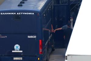ΜΕΤΑΓΩΓΗ ΤΩΝ ΣΥΛΛΗΦΘΕΝΤΩΝ ΑΠΟ ΤΗΝ ΚΡΗΤΗ ΠΟΥ ΚΑΤΗΓΟΡΟΥΝΤΑΙ ΓΙΑ ΤΗΝ ΥΠΟΘΕΣΗ ΤΟΥ ΟΠΕΚΕΠΕ ΣΤΗΝ ΕΥΡΩΠΑΙΚΗ ΕΙΣΑΓΓΕΛΙΑ