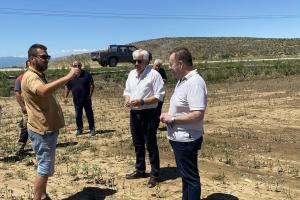 Σε πληγείσες καλλιέργειες στα Φάρσαλα ο τομεάρχης Αγροτικής Ανάπτυξης και Τροφίμων, Βασίλης Κόκκαλης