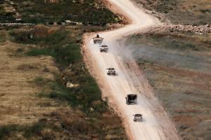 Κομβόι ισραηλινών στρατιωτικών οχημάτων στο Νότιο Λίβανο