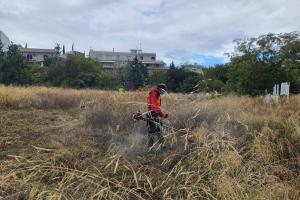 Καθαρισμός οικοπέδου στα «Κουντουριώτικα» στους Αμπελόκηπους Αθηνών