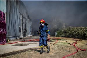 ΦΩΤΙΑ ΣΕ ΕΠΙΧΕΙΡΗΣΗ ΚΑΛΟΧΩΡΙ