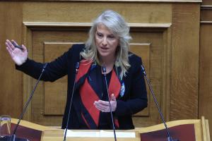 Η Ρένα Δούρου